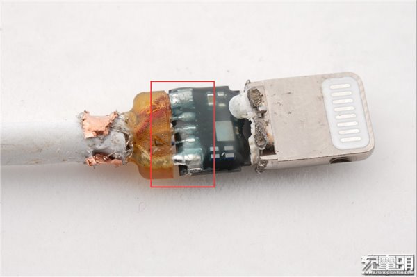 用USB-C to Lightning线给iPhone X传输数据会更快？